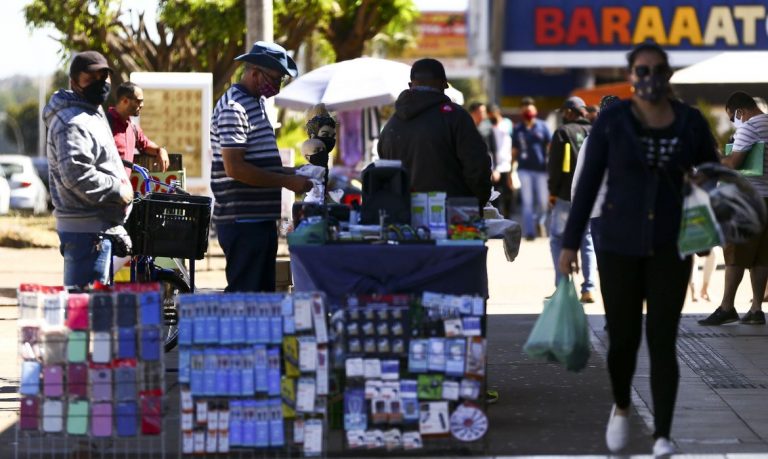 intencao de consumo das familias volta a crescer apos cinco quedas