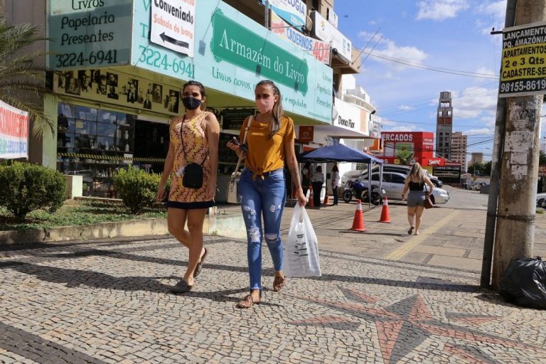 fcdl go apoia decisao de voltar com o horario normal do comercio