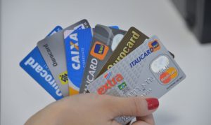 75 dos internautas usaram o cartao de credito nos ultimos 12 meses