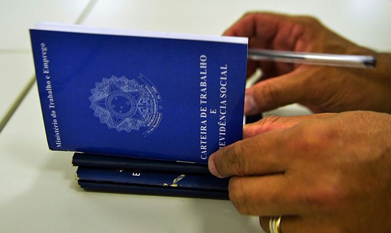 varejo e servicos devem abrir 95 mil vagas para o fim de ano