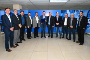 valdir ribeiro participa de homenagem do forum empresarial a lissauer vieira