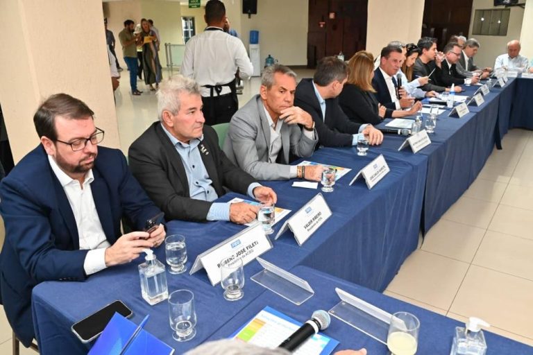 na fieg fcdl go participa de debate sobre a reforma tributaria