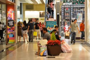 fcdl go comercio de goias acelera em julho e e o unico do centro oeste com vendas no azul