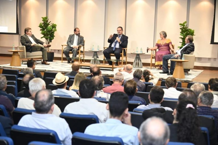 financiamento fcdl go participa de debate com diretor do bndes