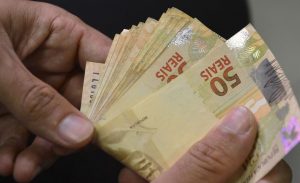 pagamento do 13 salario injetara r 291 bilhoes na economia