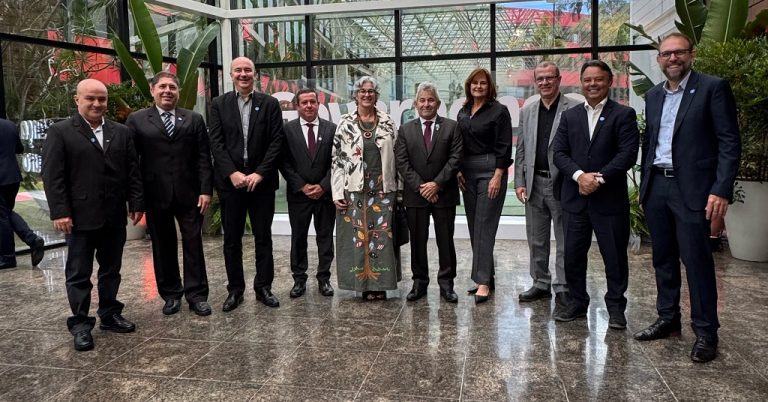 valdir ribeiro representa a fcdl go em encontro nacional de conselheiros do sebrae