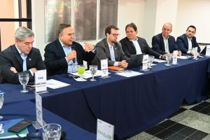 fcdl go participa de reuniao do forum empresarial na acieg
